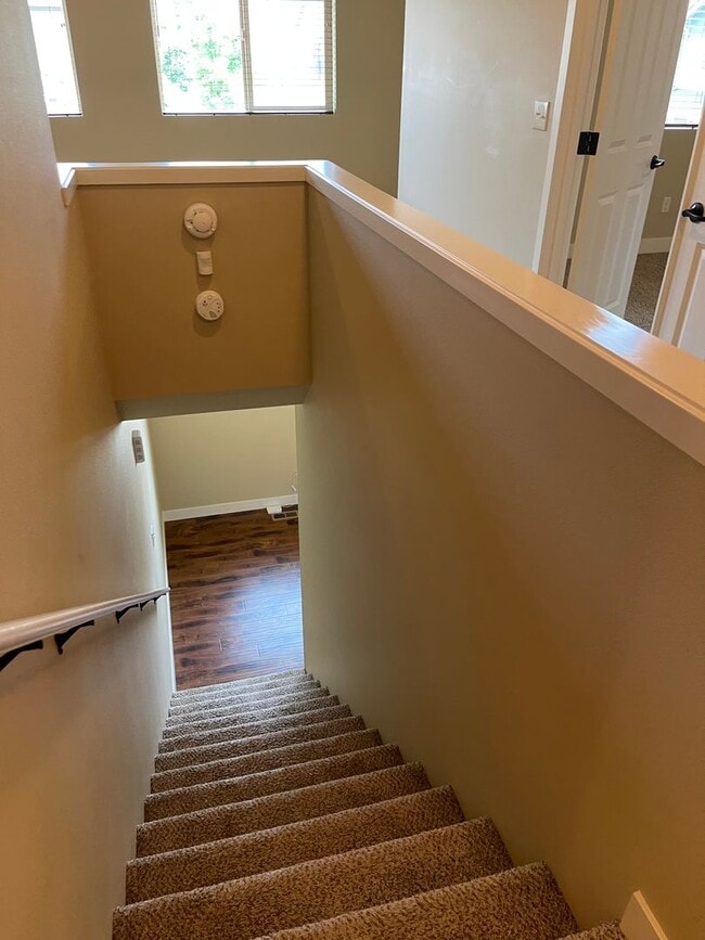 Building Photo - Beautiful 4 Bedroom in a small and exclusive neighborhood