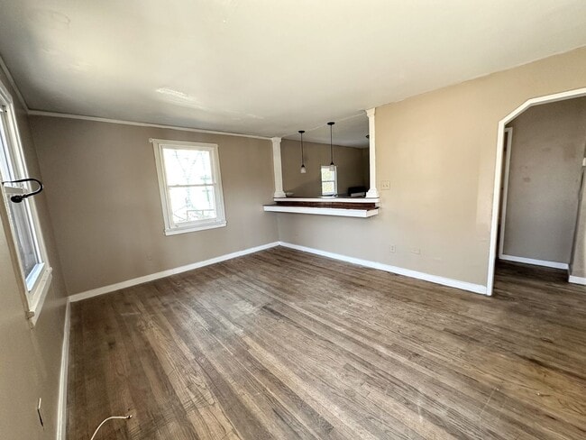 Building Photo - AFFORDABLE 2BEDROOM 1 BATH W/ SPACIOUS FEN...