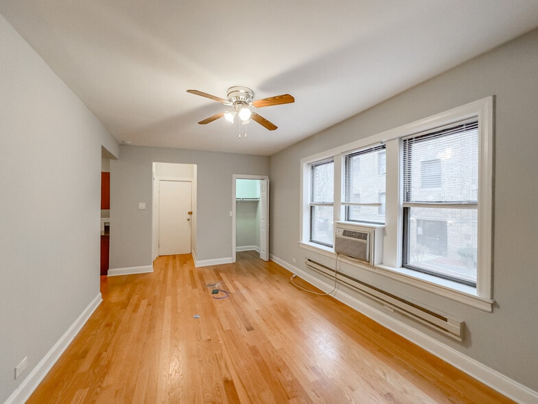 Building Photo - 3739 N Pine Grove Ave