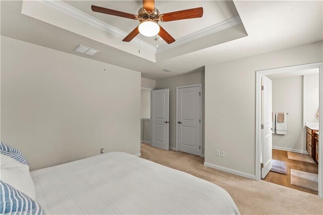 Building Photo - 484 Greenwood Dr