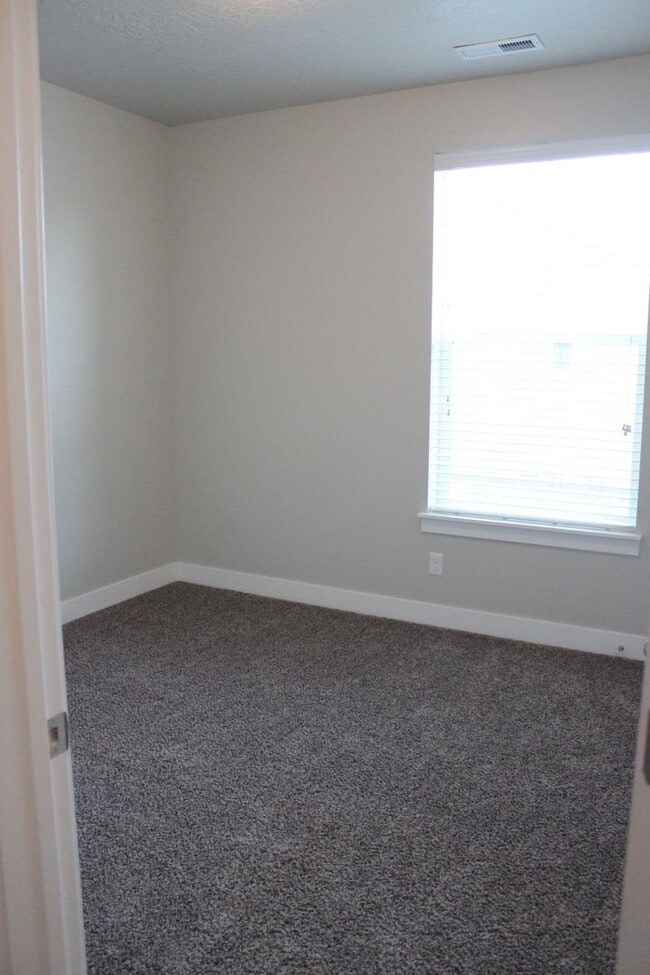Building Photo - Reduced price