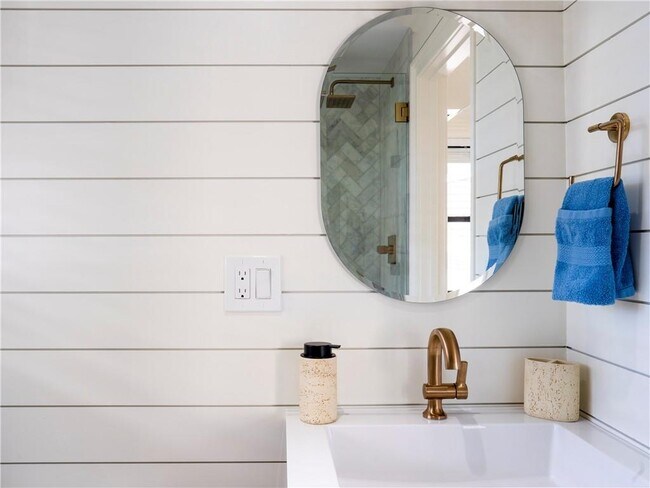 Building Photo - 7 Dearborn St