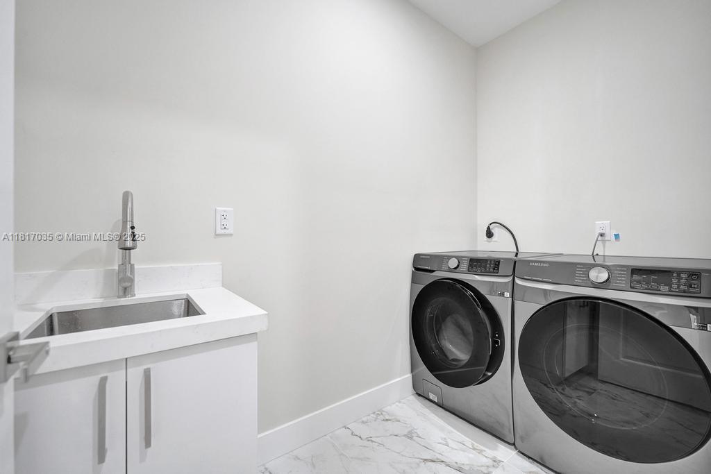 Building Photo - 1101 NE 16th Ter