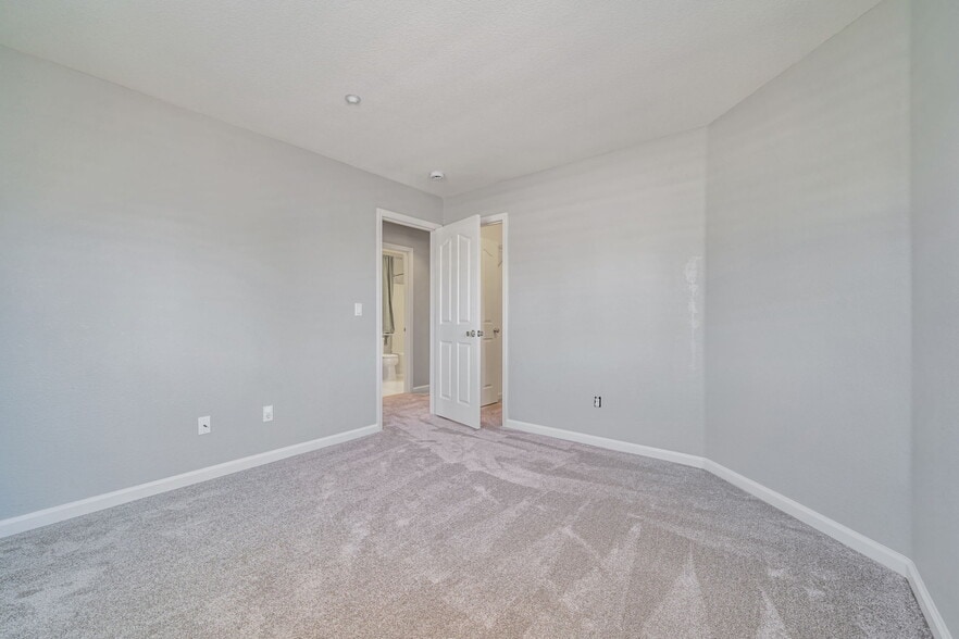 Building Photo - 2171 Beech Cmn