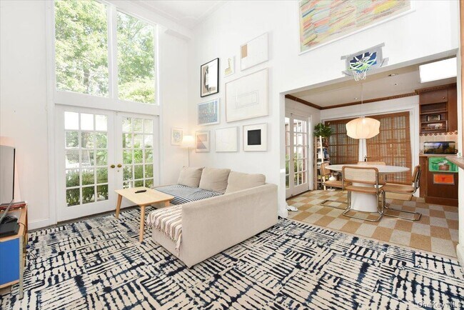 Building Photo - 3 Mill Pond Ln