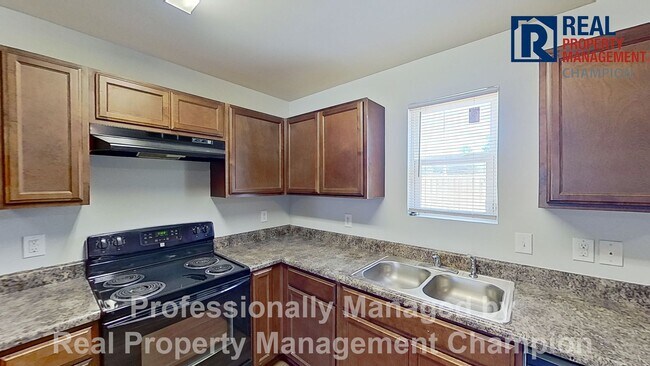 Building Photo - Adorable 3 BD 1.5 BA Home on Corner Lot with Fenced Back Yard