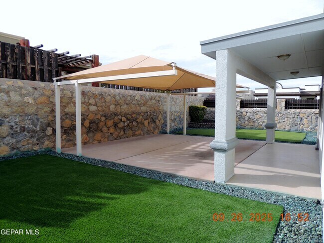 Building Photo - 11533 Robert Lennox Dr