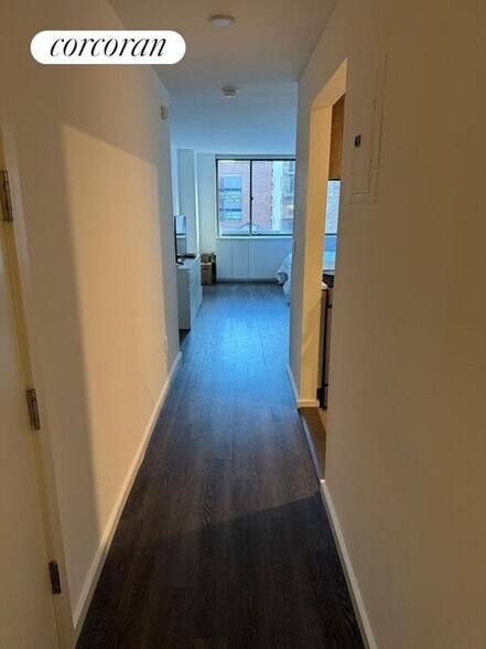 Building Photo - 520 W 43rd St