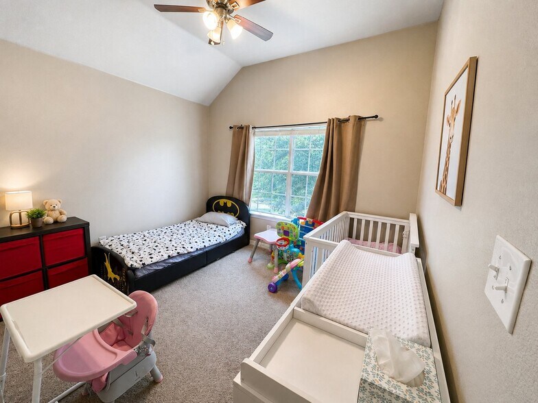 Building Photo - 814 Honey Hill Dr