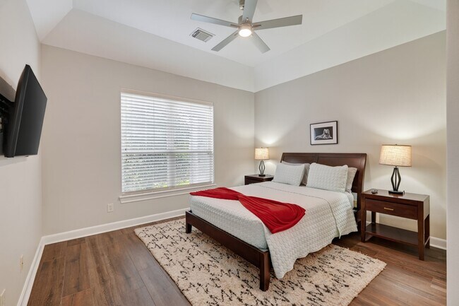 Building Photo - 110 S Veilwood Cir