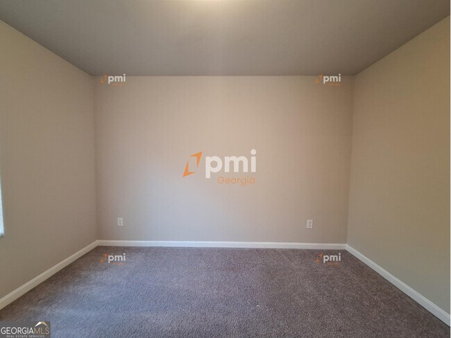 Building Photo - 731 Cole Dr