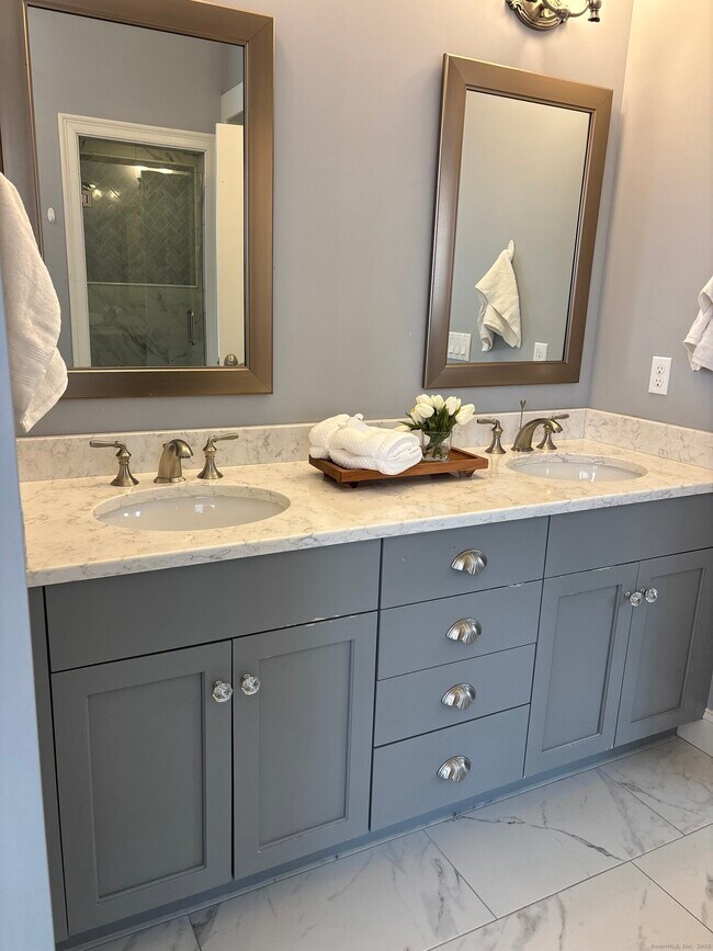 Building Photo - 7 Newcastle Pl