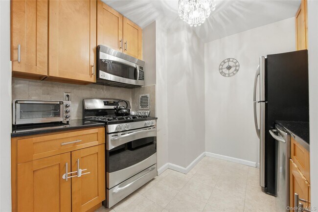 Building Photo - 21 Fairview Ave