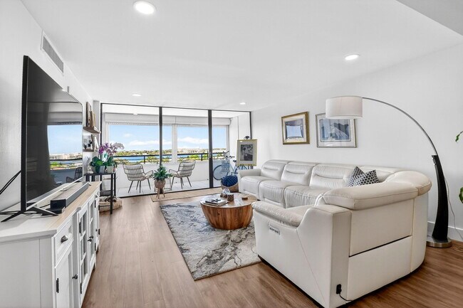 Building Photo - 3589 S Ocean Blvd