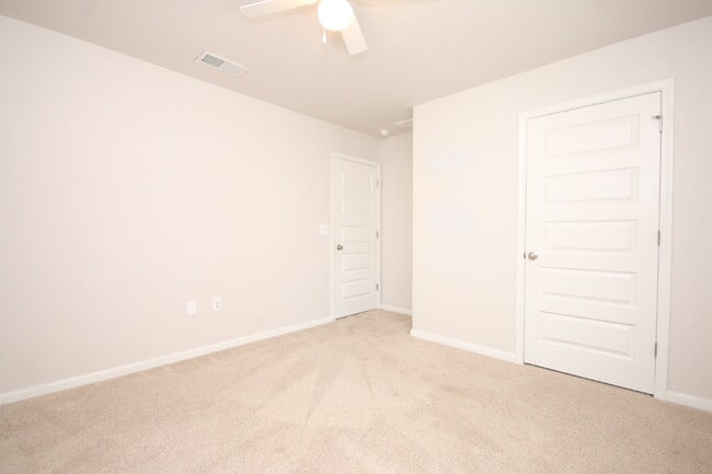 Building Photo - Spacious 5-Bedroom Home Near NAS with Move...
