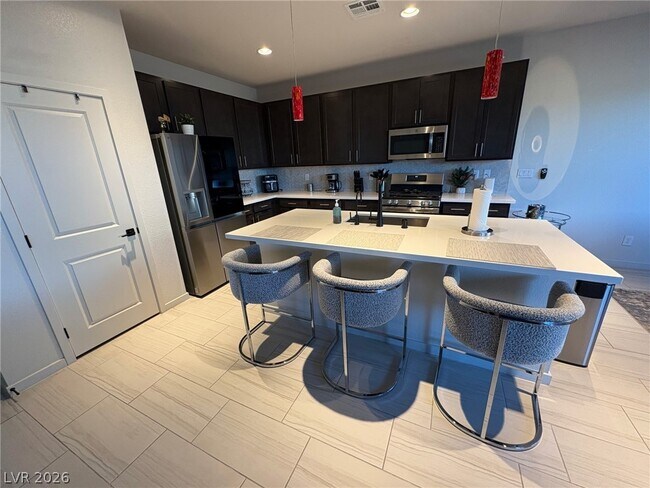 Building Photo - 9702 Sapphire Rim Ave