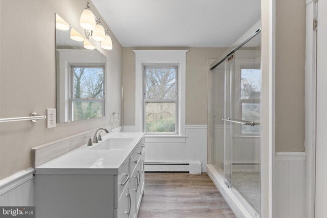 Building Photo - 818 N Stiles Ave