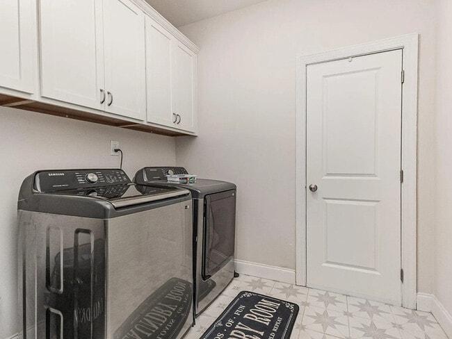 Building Photo - 300 W Amber Oak Dr