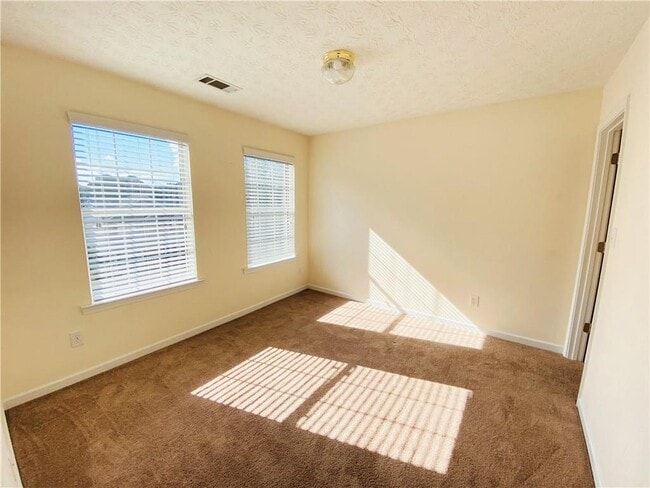 Building Photo - 5528 Silver Springs Dr