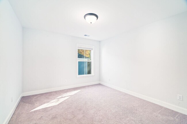 Building Photo - Spacious Lowcountry Retreat in Moncks Corner