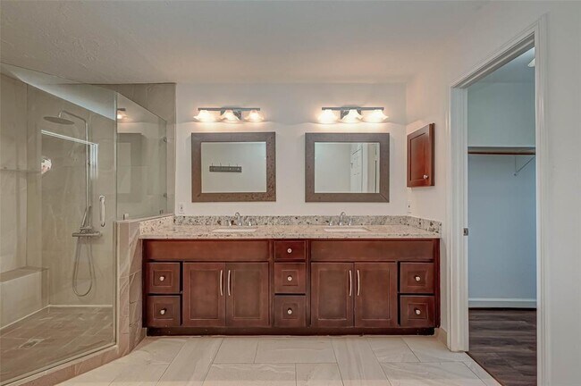 Building Photo - 11627 Briar Rose Dr