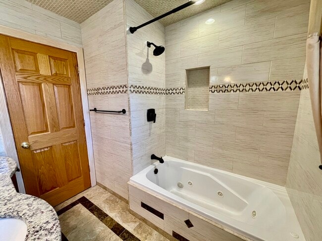 Building Photo - 3942 W Fitch Ave