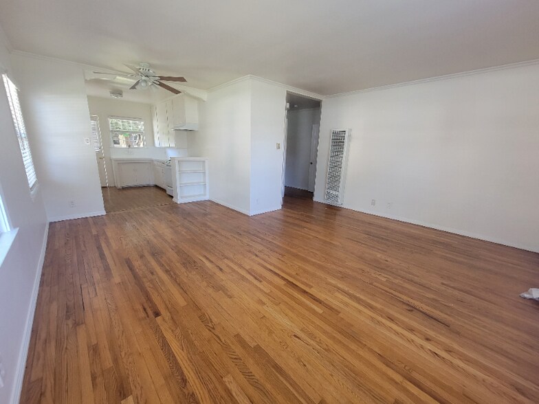 Building Photo - 13642 Leadwell St