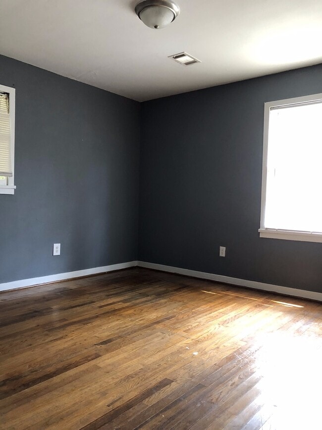 Building Photo - Charming 2 Bed, 2 Bath Home on North Dean