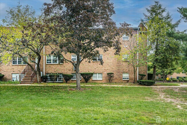 Building Photo - 60 College Dr