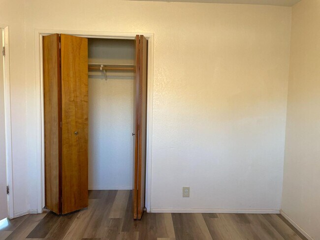 Building Photo - 302 Lovell Way