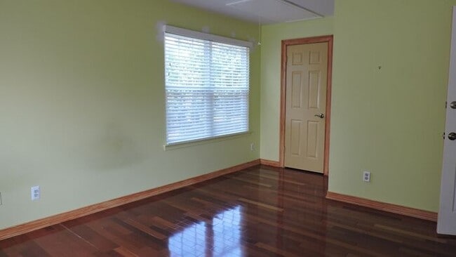 Building Photo - 62 Eaton Ct