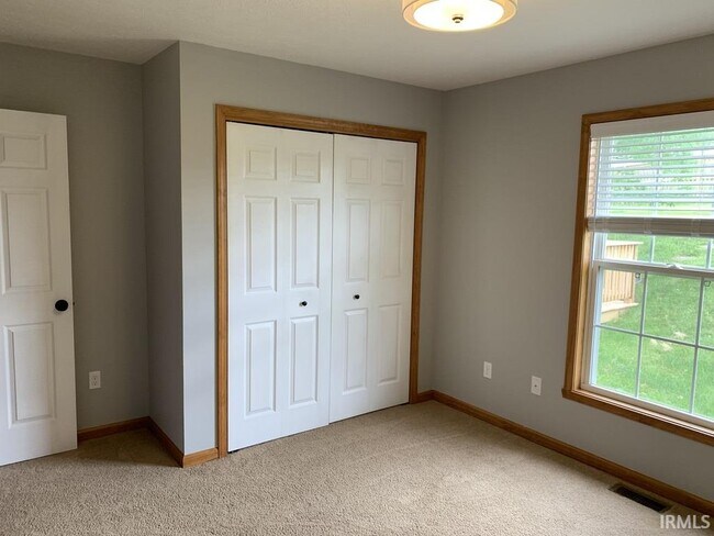 Building Photo - 1209 W Aspen Ct