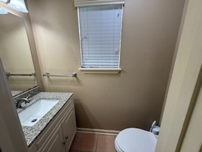 Building Photo - 4 Laura Dr