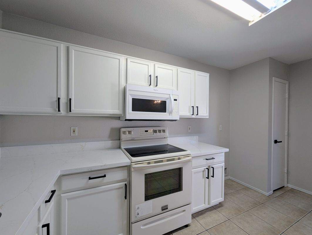 Building Photo - 3008 W Running Deer Trl
