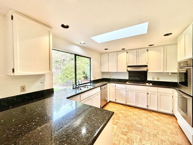 Building Photo - RARE Find House for Rent in Yarrow Point!