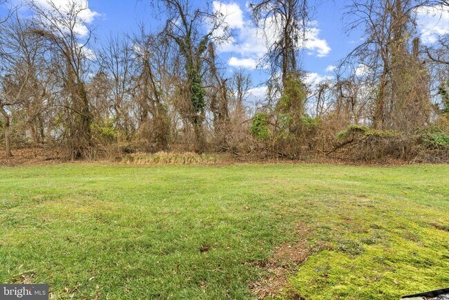 Building Photo - 1127 Lake Heron Dr