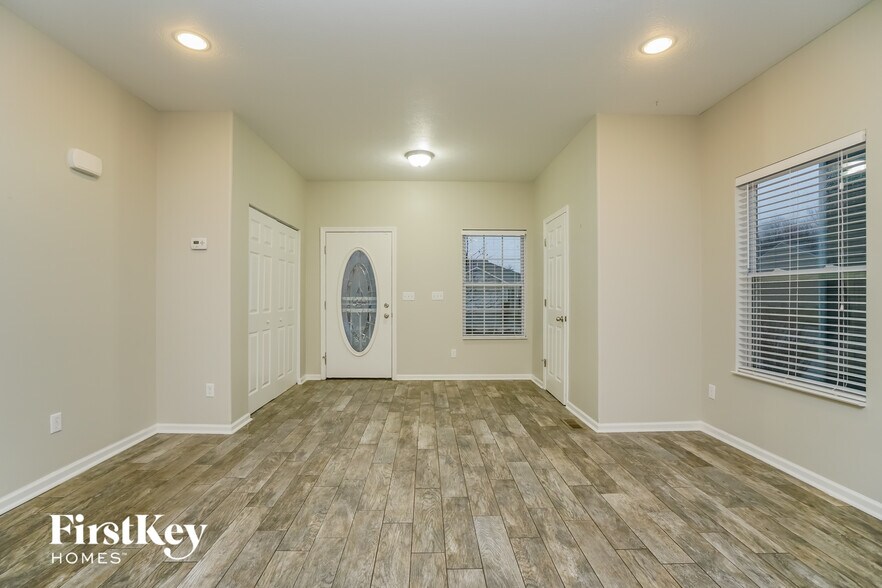 Building Photo - 6309 Greenhaven Ave