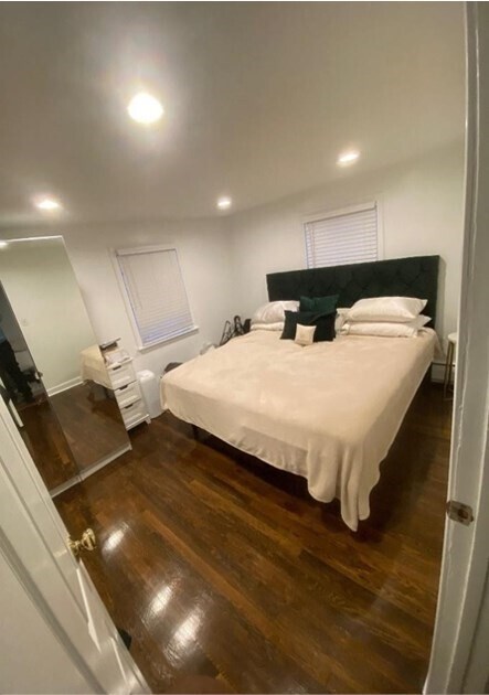 Building Photo - 106 Bay