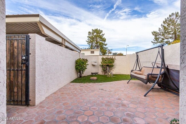 Building Photo - Beautiful townhome in Scottsdale!