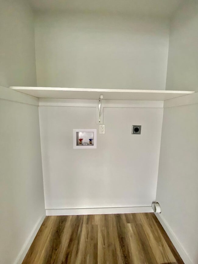 Building Photo - 1022 Villa Way