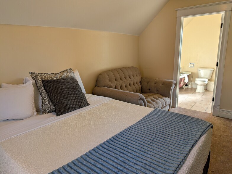 Building Photo - 250 N 100 W