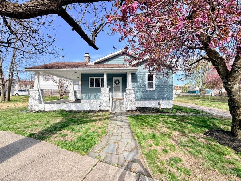 Building Photo - 8 Joan Terrace