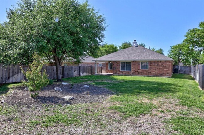 Building Photo - 806 Broken Trace Ct