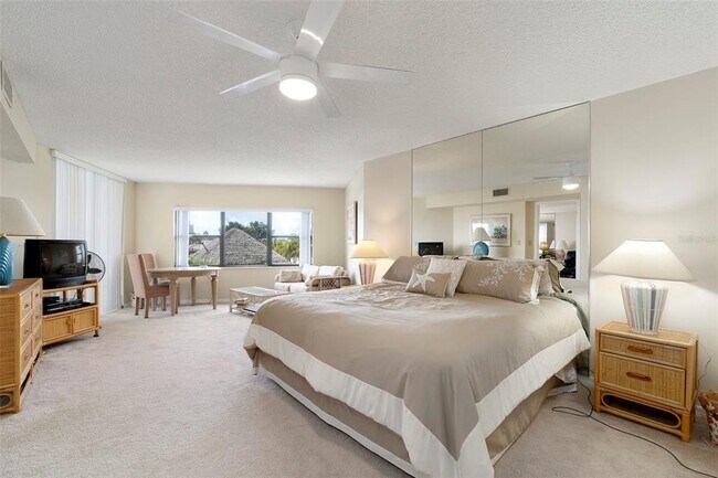 Building Photo - 6500 Sunset Way