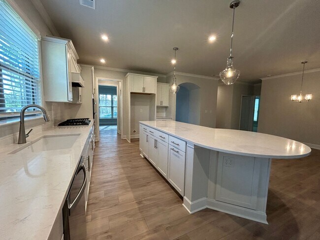 Building Photo - 450 Bandon Wy