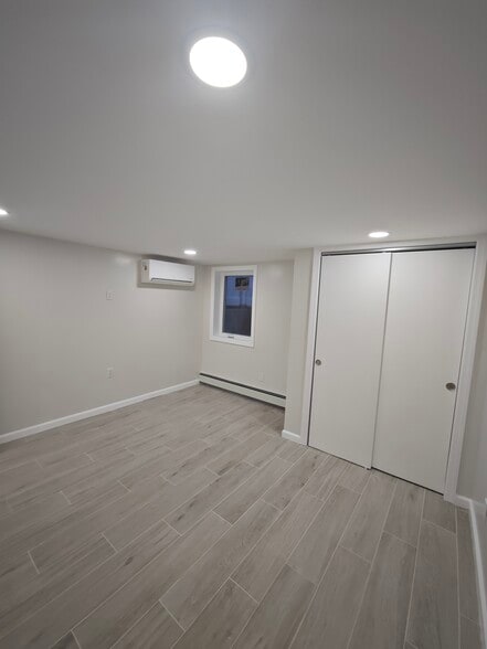 Building Photo - 431 Staples St