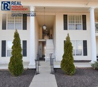 Building Photo - Adorable 2BD/2BA condo in Sanbyrn Hall, water, pool & gym included!