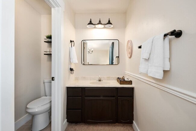 Building Photo - 515 Hawks Blvd