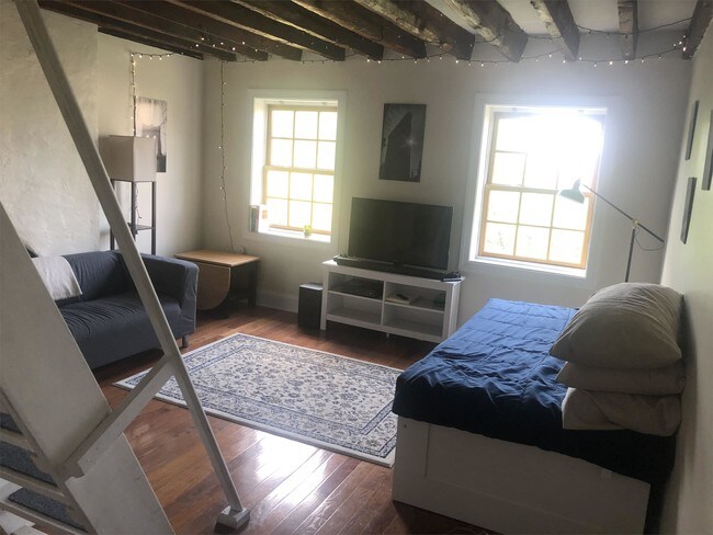 Building Photo - 1133 Pine St