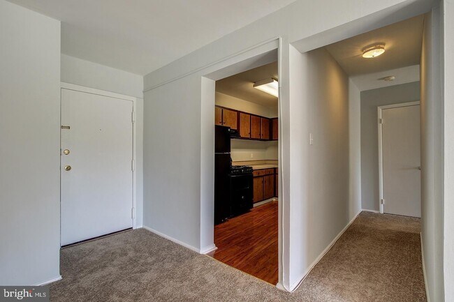 Building Photo - 9250 Edwards Way